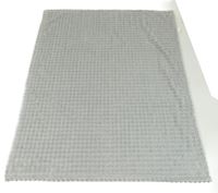 Šedá kostkovaná chlupatá deka