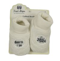 Nové - Bílé pletené capáčky s výšivkou First steps vel. 16