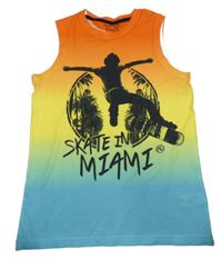 Tmavooranžovo-žlto-zeleno-modré tielko so skateboardistou a palmami a nápismi C&A