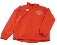 Červená sportovní funkční šusťáková bunda s nápisem Umbro