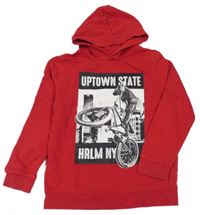 Červená mikina s chlapcem na kole a kapucňou C&A