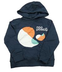 Tmavomodrá mikina s potlačou a kapucňou
