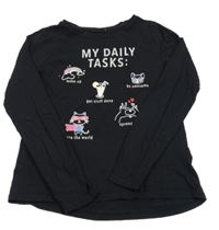 Čierne tričko s obrázkami a nápismi Page one young