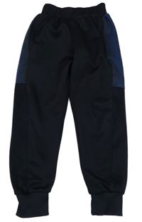 Černé sportovní tepláky se vzorem