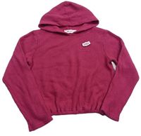 Malinový žeborvaný crop sveter s kapucňou a plackou