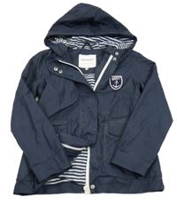 Tmavomodrá nepromokavá jarná bunda s nášivkou a kapucňou POCOPIANO