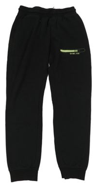 Čierne tepláky s nápisom Pepperts