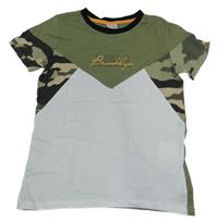 Bílo-khaki tričko s nápisom a army prvkem Chapter young