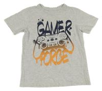 Sivé tričko s joystickem a nápisom Chapter young