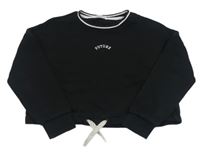 Čierna crop mikina s nápisom M&S