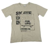 Svetlohnedé tričko s nápisom a skateboardom Chapter Young