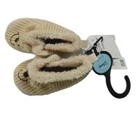 Nové - Svetlobéžové pletené zateplené cápačky s Púem Disney