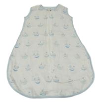 Bílo-světlemodrý mušelínový spací pytel s lodičkami 