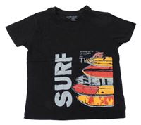 Čierne tričko so sufrmi