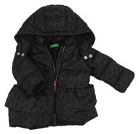 Čierna šušťáková zimná parka so srdiečkami a kapucňou Benetton