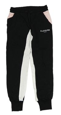 Černo-bílo-světlerůžové tepláky s logem CLOSURE