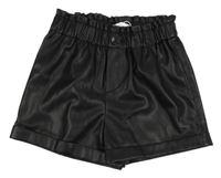 Černé koženkové sukňové kraťasy Mango