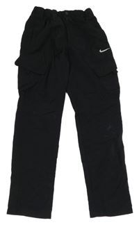 Černé šusťákové cargo kalhoty s logem Nike