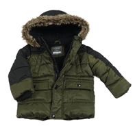 Kaki-čierna šušťáková zimná bunda s kapucňou s kožešinou zn. Primark