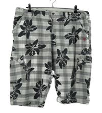 Pánske tmavošedo-biele kockované kraťasy s kvetmi a vreckami