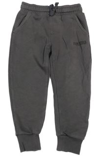 Sivé tepláky s nápisom F&F