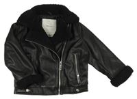 Čierny koženkový zateplený krivák s huňatým golierikom Tu