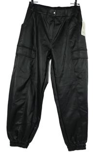 Nové - Dámske čierne koženkové cargo nohavice s vreckami