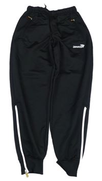 Černé sportovní kalhoty s logem Jako