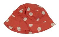 Jahodovo-bílý puntíkatý plátěný klobouk s nášivkou frugi