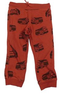 Červené tepláky s hasičskými auty C&A