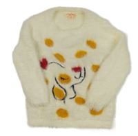 Smotanový chlpatý sveter s okrovymi bodky