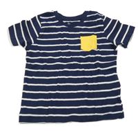 Tmavomodré tričko so žltou vreckom Lupilu