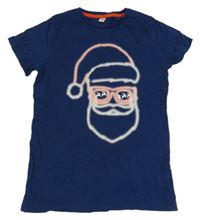 Tmavomodré tričko so sněhulákem Tu