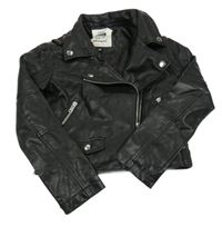 Černý koženkový podšitý křivák C&A