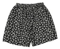 Čierno-biele kvetované ľahké kraťasy