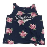 Tmavomodrý kvetinový crop top s nápisom C&A