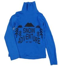 Cobaltovoě modrý rolák s nápismi a horami a lesem lupilu