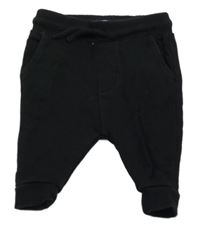 Čierne tepláky Next