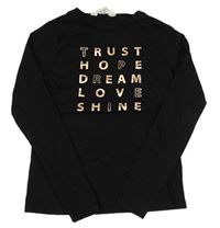 Čierne tričko so zlatým nápisom H&M