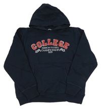 Tmavomodrá mikina s nápisom a kapucňou