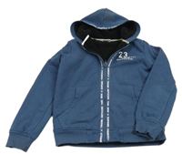 Tmavomodrá zateplená propínací mikina s číslem a kapucí Pocopiano