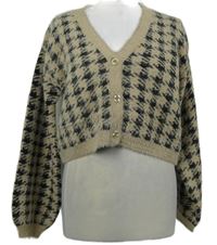 Dámsky béžovo-čierny vzorovaný chlpatý crop prepínaci sveter NA-KD