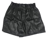 Černé koženkové kraťasy