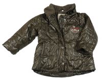 Hnedá šušťáková zimná bunda s nápisom