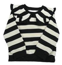 Čierno-biela pruhovaná mikina s golierom s volánikom