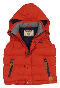 Červená prešívaná šušťáková zateplená vesta s logom a kapucňou TOKYO LAUNDRY