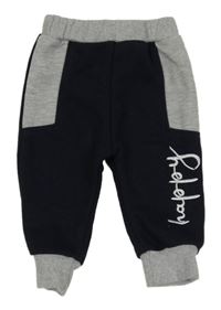 Tmavomodro-sivé tepláky s nápisom