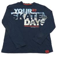 Tmavomodré triko s mrakodrapy a nápisem C&A