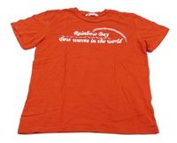 Červené tričko s nápisom H&M