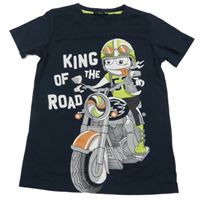 Tmavomodré tričko s žábou na motorce